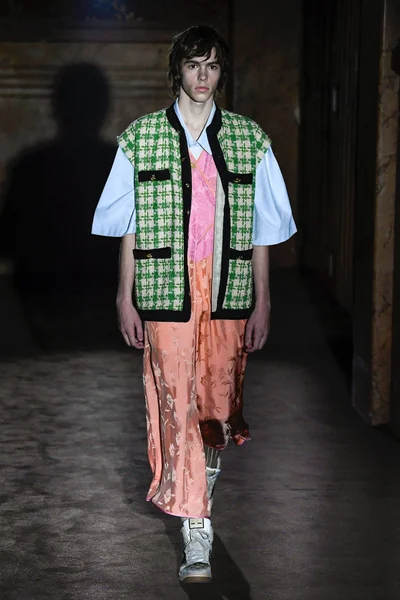Look 17